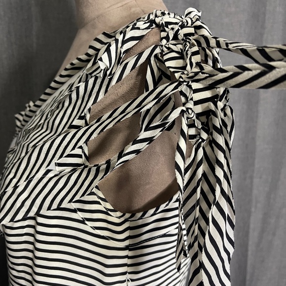 BCBG Maxazria Blouse - Picture 5 of 7